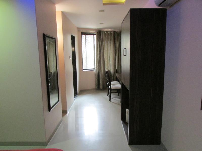 Oyo 49867 Hotel Kalpana Residency Bombay Esterno foto